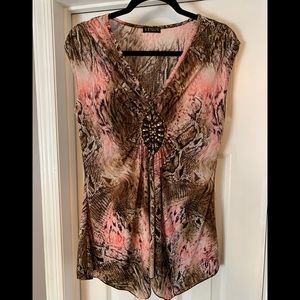 Gently used Venus top with appliqué accent. XL